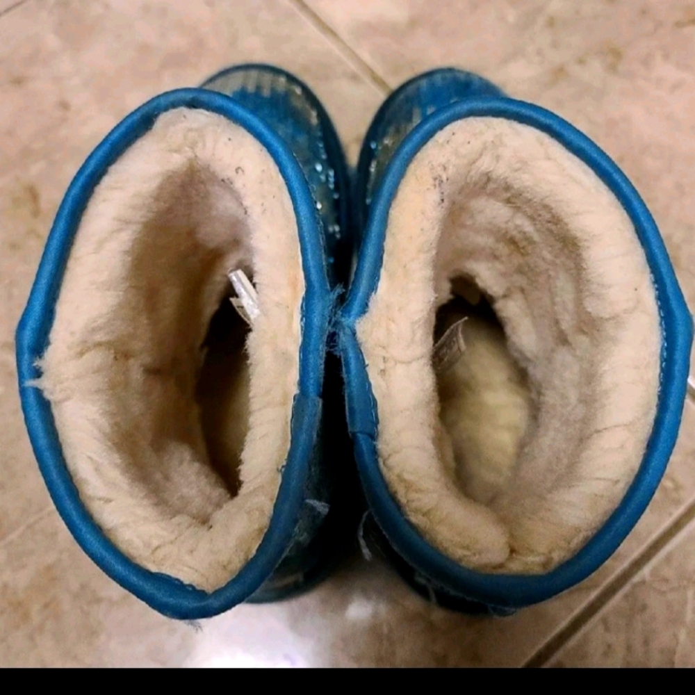 Ugg boots size 4 - Picture 1 of 9